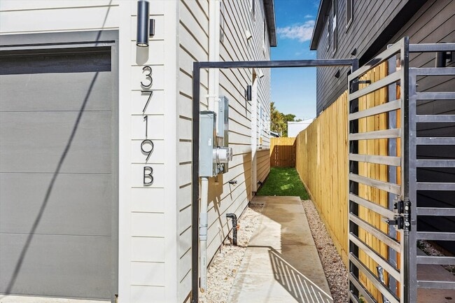 Photo - 3719 Lydia St