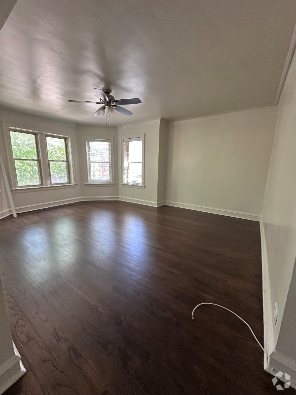 Building Photo - 6034 N Fairfield Ave Unit 1F Rental