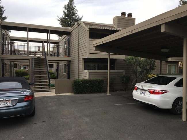 Building Photo - 2004 Ahern St Unit 24