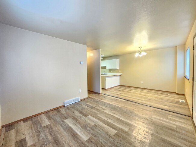 407 E 8th Ave Unit 2