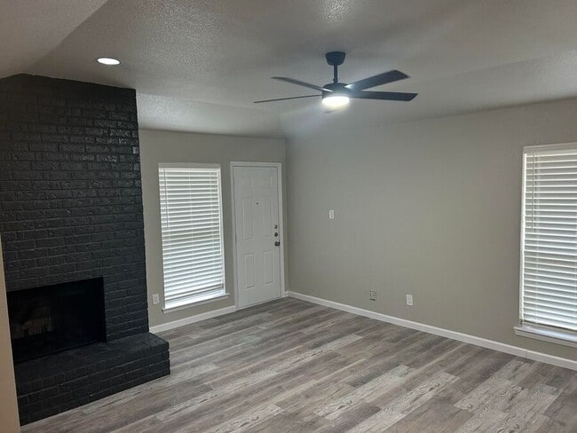 Photo - 7427 Windhaven Rd