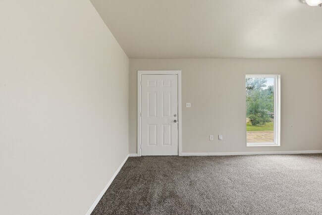 Photo - 303 Gans St