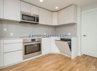 Building Photo - 334 Harvard St Unit A2 Rental
