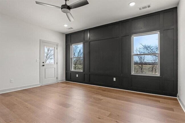 Photo - 1050 Whistler St