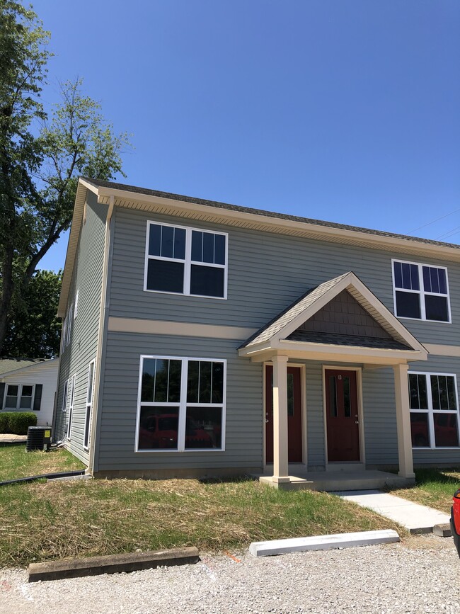 Front of Building - 209 Tolle Ln Unit C