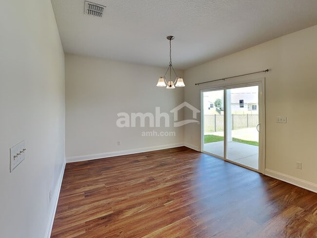 Photo - 3298 Roundabout Dr