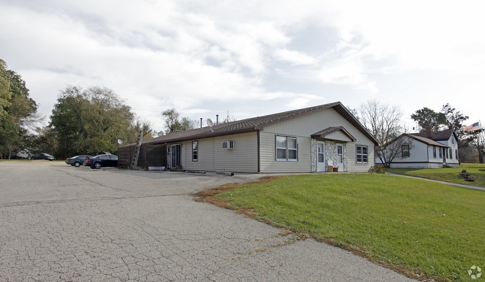 Photo - Monarch Apartments