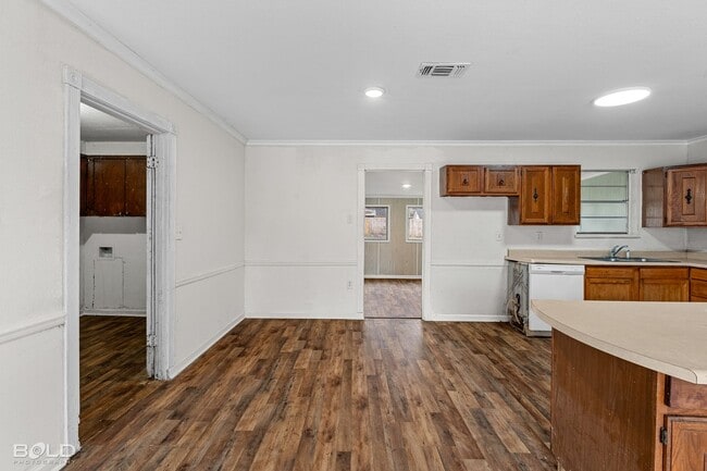 Photo - 1136 N Southland Park Dr