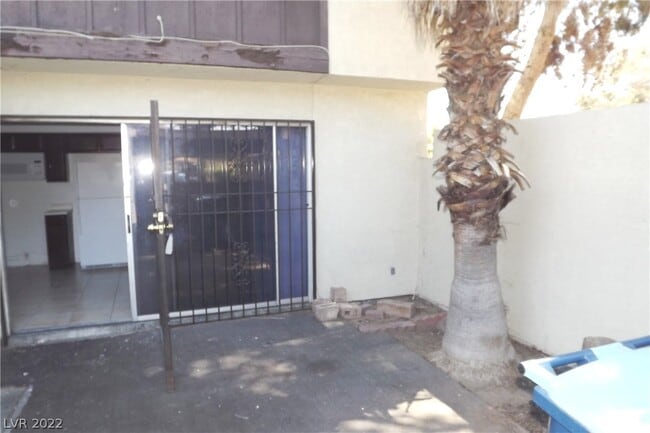 Photo - 558 Oakbrook Ln