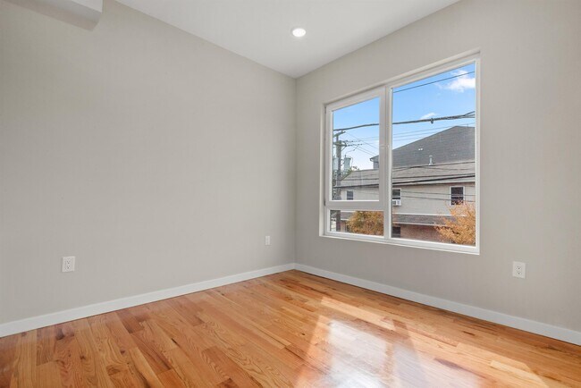 Photo - 108 Fleming Ave Unit 3