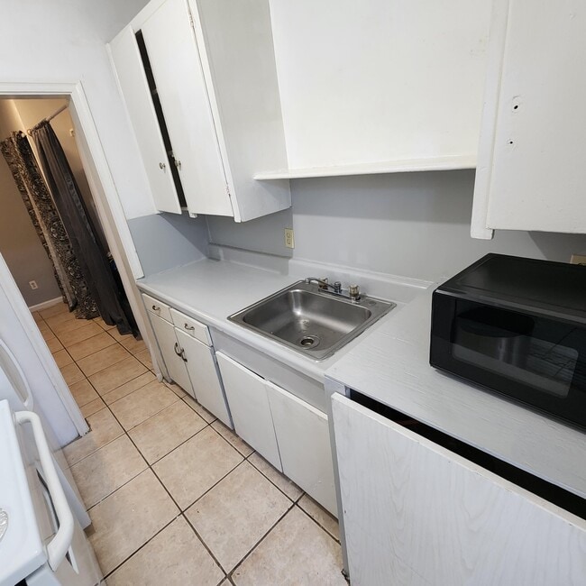 Photo - 715 SW 4th St Unidad #4