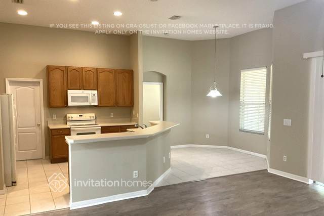 Photo - 305 Oak Springs Dr