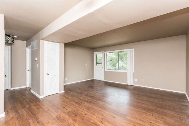 Photo - Oak Creek Apartments