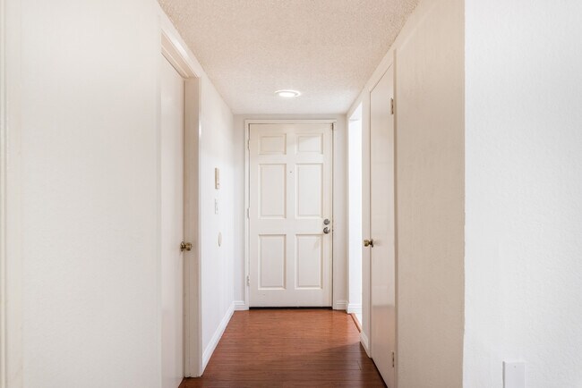 Photo - 336 N Louise St Unidad 10