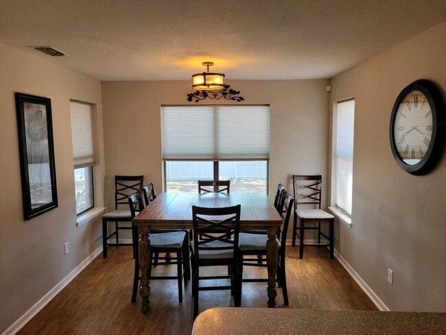 Photo - 4833 Circle 19