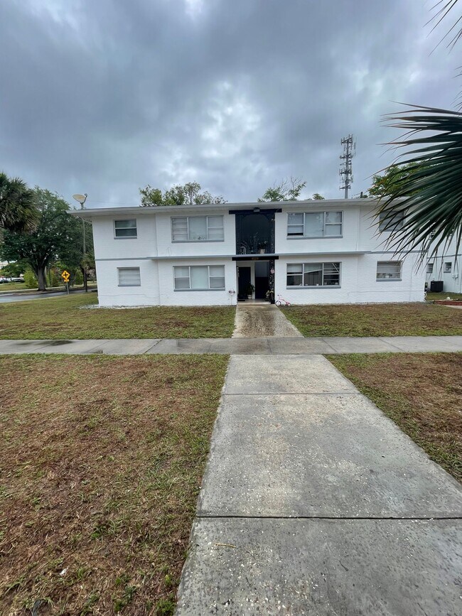 Photo - 2 Bedroom 1.5 Bath in the Heart of Downtow... Unit (320)1