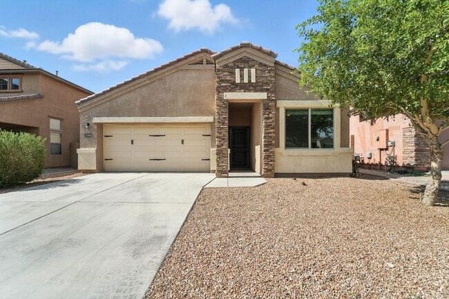Building Photo - Rare Find! Spacious 3-Bed, 2-Bath + 3-Car ... Rental