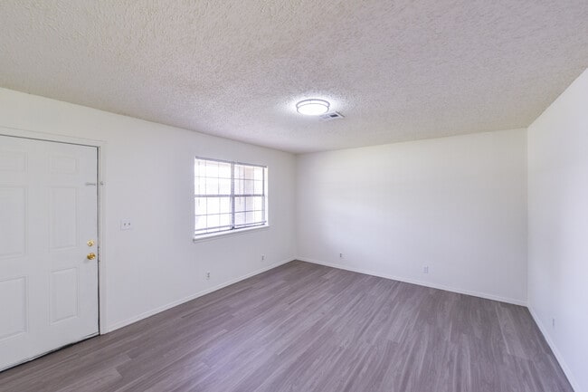 Photo - 512 Carson Rd