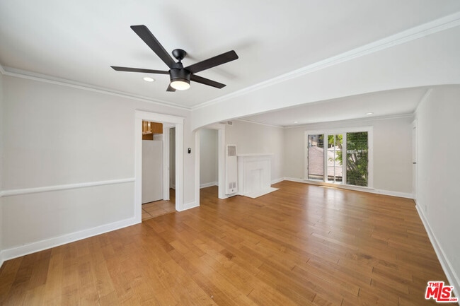 Photo - 1239 Havenhurst Dr Unidad 1239 1/2 Rental