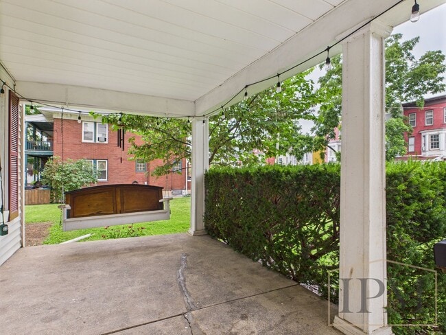 Photo - Available Now Beautiful 4 Bedroom Home with Garage, Central Air & Large Yard in York City.