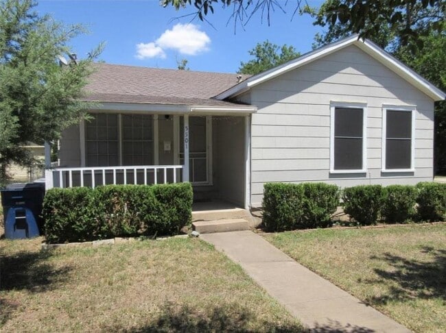 Photo - 5501 Montview St House