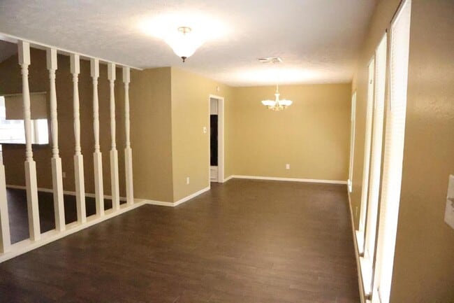 Photo - 2215 Silver Falls Dr