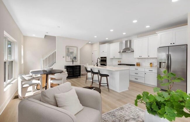 518 W 1st Ave Unit W 1st
