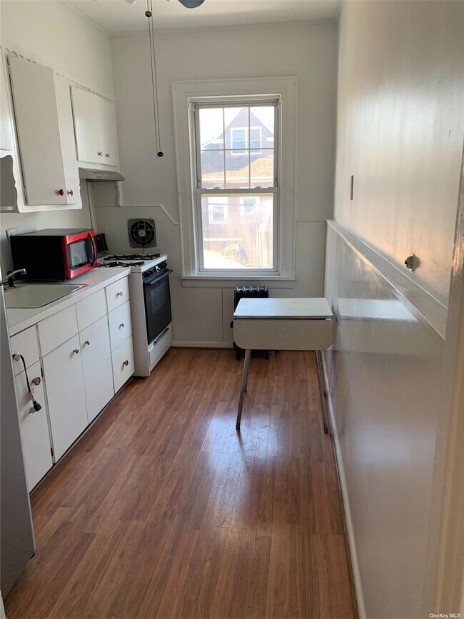Photo - 1861 W 12th St
