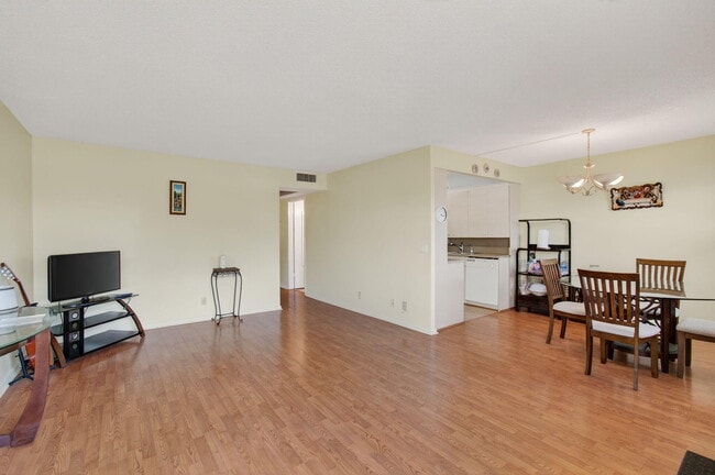 Building Photo - 2015 Cornwall Dr Rental