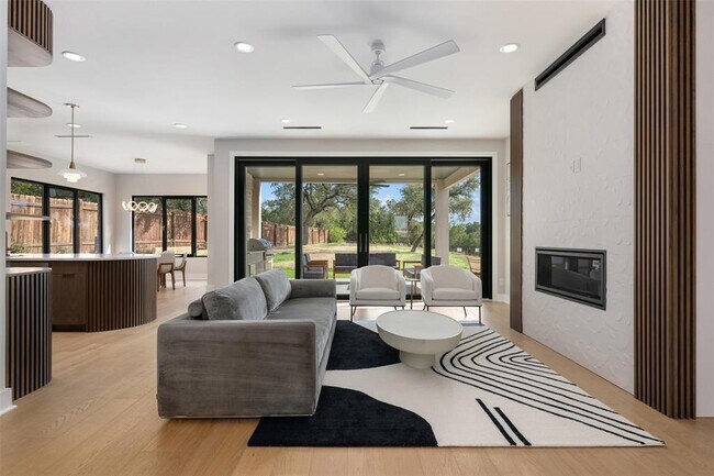 Photo - 13701 Montview Dr