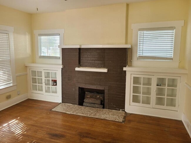 Photo - 325 Queen Anne Ct