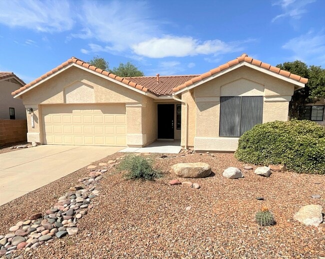 Photo - Foothills Location - 3 Bedroom 2 bath on cul-de-sac with Sparkling pool