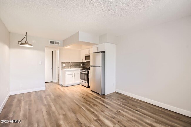 Photo - 1645 E Thomas Rd Unidad St