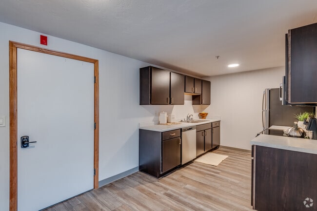 2 BR, 1 BA - 876SF - Oak Meadow