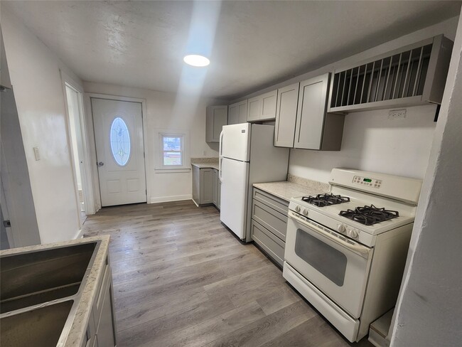 Photo - 28 Mather St