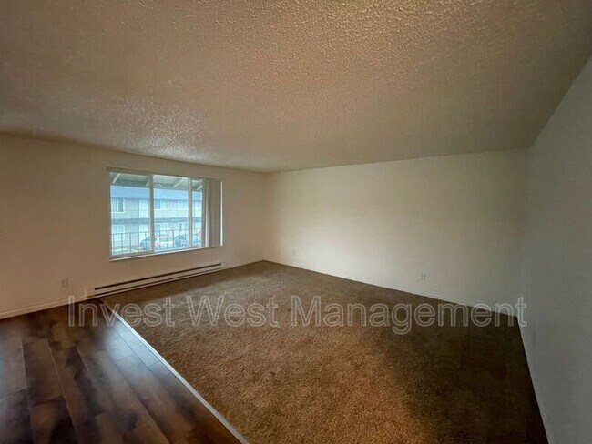 Photo - 944-933 33rd Ave