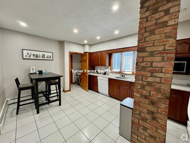 Building Photo - 45 Bowen Ave Rental