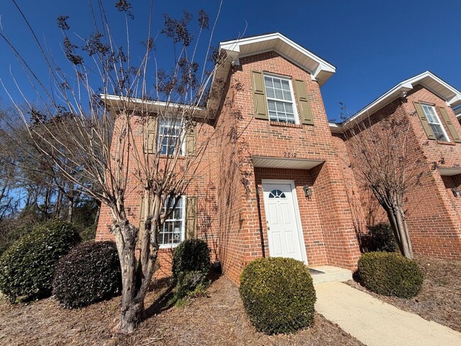 Building Photo - Donahue Crossing Golf View #2812 Unit 2812