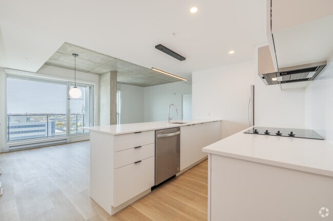 Interior Photo - Lynk