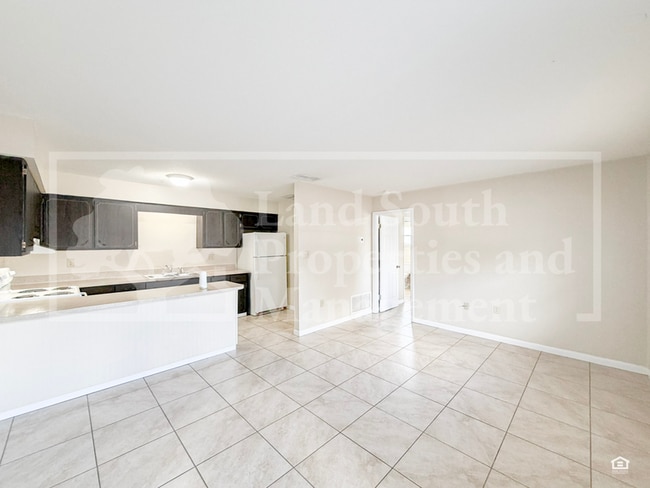 Photo - 815 W Carole St