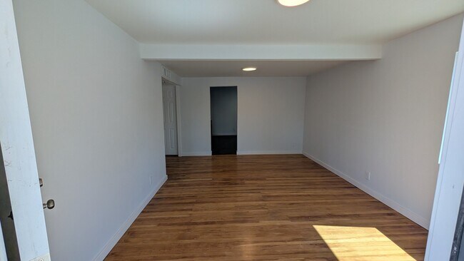 Photo - 1406 W Vogel Ave