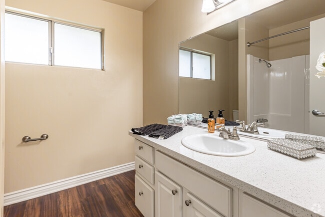 1BR, 1 BA - 710SF - Bathroom