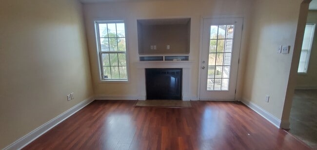 Photo - 211 Wolfbridge Dr