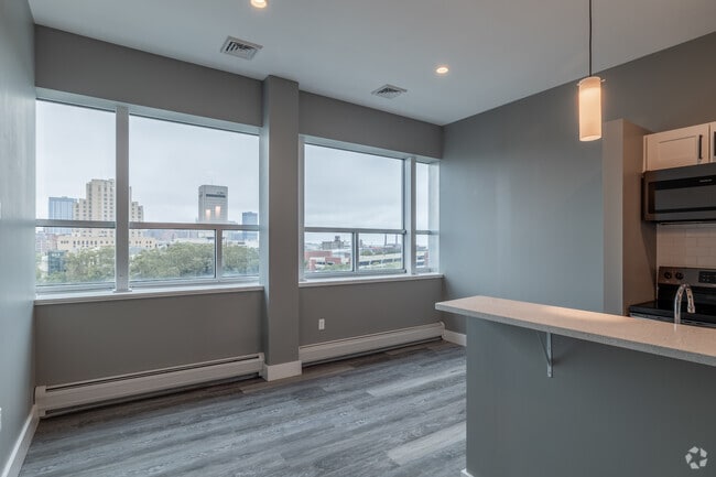 1BD, 1BA - 542SF - THE MASTERS