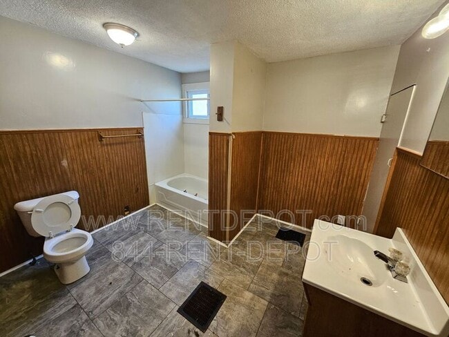 Photo - 304 S Grand Ave