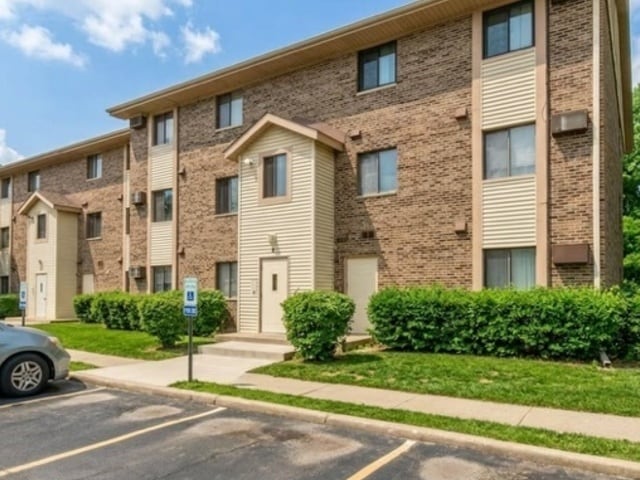 Building Photo - 2 Echo Ct Unit 2