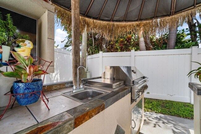 Photo - 795 SE 17th St