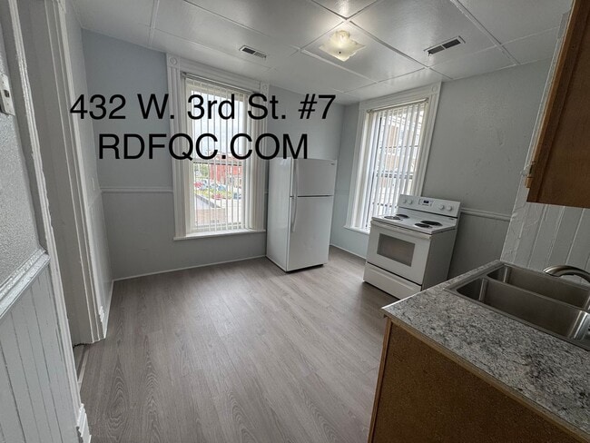 Building Photo - Small Affordable Downtown Davenport Studio Unit Apt #7