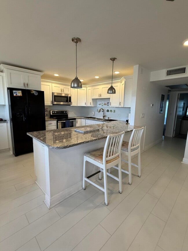 Photo - 4057 Wolverton C