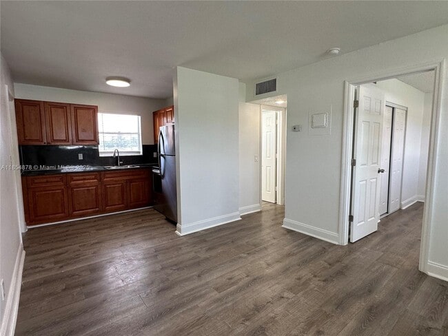 Building Photo - 5661 SW 36th Ct Unit 205 Rental